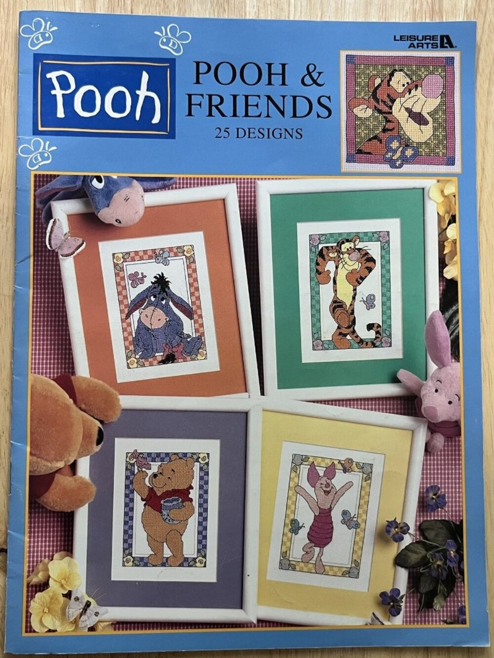 Leisure Arts Disney Pooh & Friends cross stitch pattern book - 25 designs, 1999
